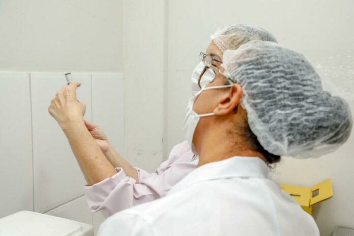 Agevisa-Vacinacao-10-11-22-Frank-Nery-11-scaled-1-950x633