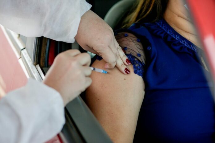 Resistencia-Vacina-Fotos-Frank-Nery-23-08-21-15-2048x1365-1-950x633