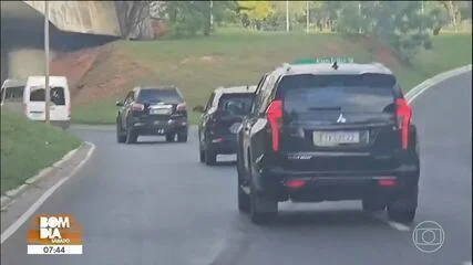 Veja imagens do comboio que levava Bolsonaro à sede da PF