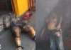 IMAGENS FORTES! Homem ateia fogo na própria esposa por ciúmes dentro de loja. VEJA VÍDEO
