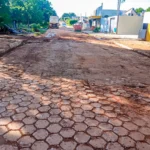 Prefeitura intensifica recuperação de ruas com bloquetes no bairro Jardim dos Migrantes