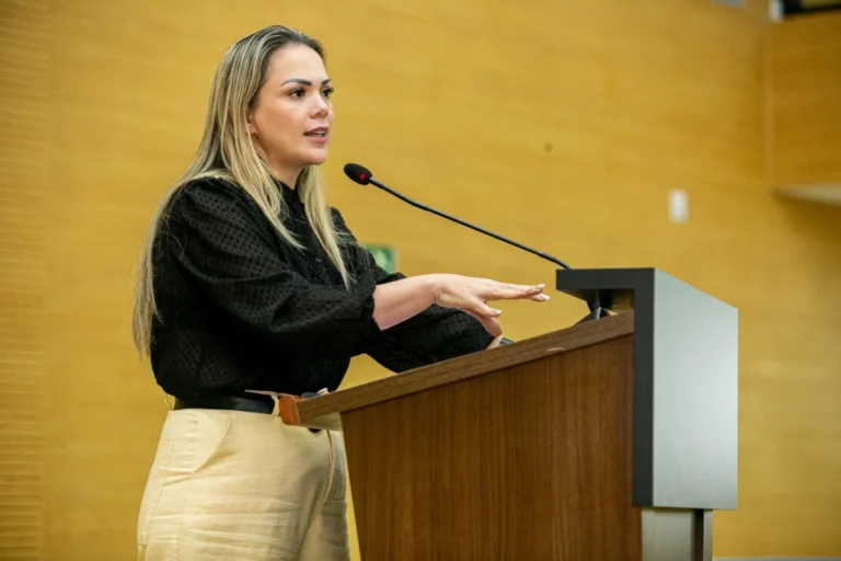 Cláudia de Jesus propõe alimentação gratuita para trabalhadores da educação em Rondônia