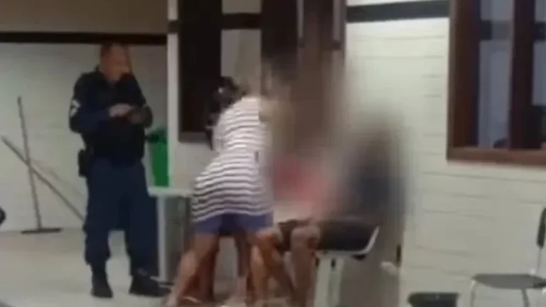 VÍDEO: mãe agride filho em delegacia após ele ser apreendido por roubo