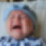 Pais sob efeito de álcool dormem sobre recém-nascido, e bebê é salvo após vizinhos acionarem a polícia em Rondônia