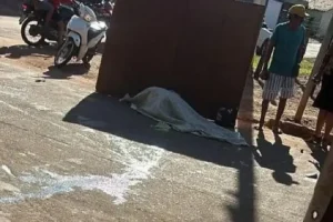 Mulher morre em acidente entre motos e adolescente foge sem prestar socorro