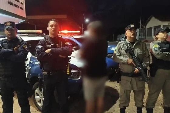 Homem mata esposa com tiro no peito e é preso dormindo em caminhonete