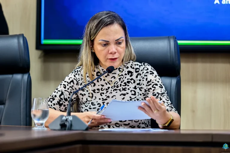 Deputada Claudia de Jesus protocola projeto para garantir progressão a servidores da SESAU cedidos
