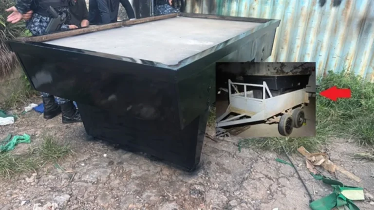 Pai, filho e sobrinho são conduzidos para delegacia suspeitos de furtar mesa de sinuca