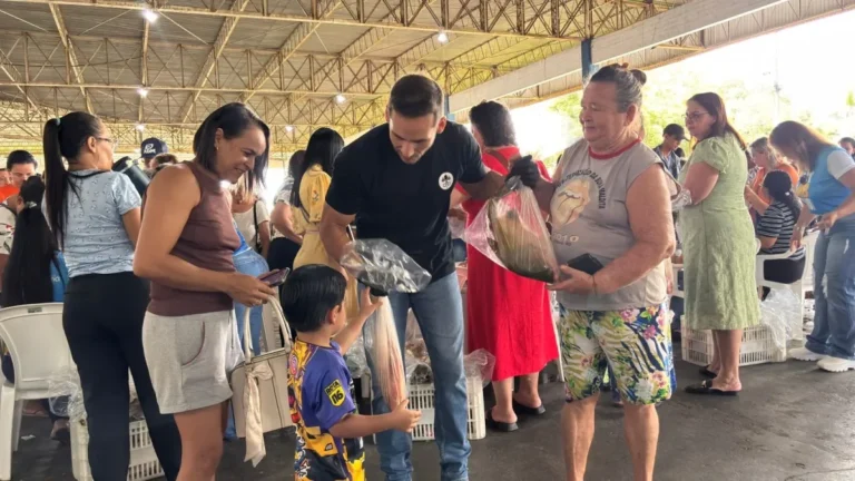 Prefeitura de Ji-Paraná entrega mais de 3 toneladas de peixe para famílias em situação de vulnerabilidade na véspera da Sexta-feira Santa
