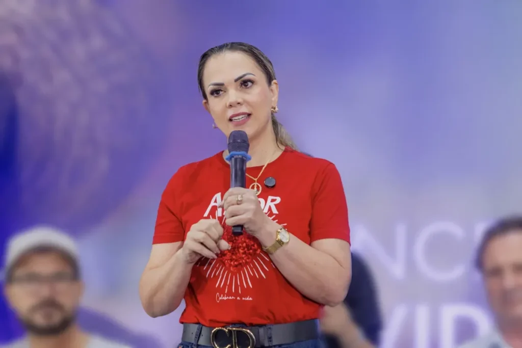 Regulamentação do trabalho remoto para mães servidoras é solicitada por Cláudia de Jesus