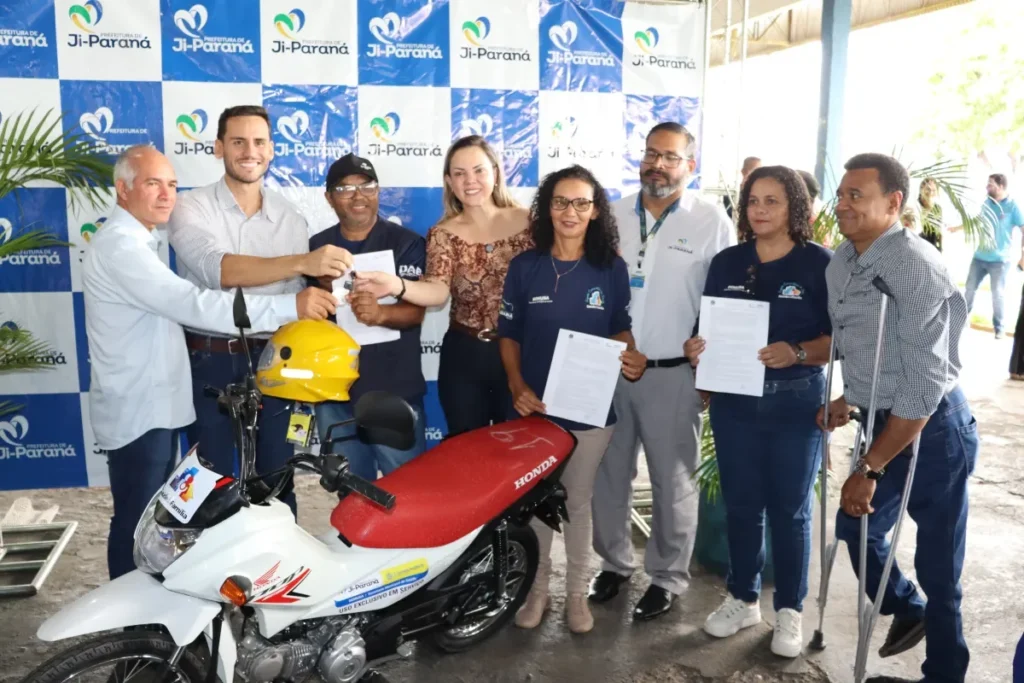 Deputada Cláudia de Jesus realiza entrega de 100 motocicletas e fortalece a saúde em Ji-Paraná