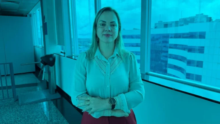 Cláudia de Jesus acompanha pedido para construção da ponte da Linha 106 junto ao DER