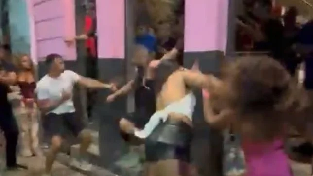 PAU QUEBROU! Homens e mulheres saem na mão em bar e vídeo da confusão viraliza nas redes sociais. VEJA AS IMAGENS