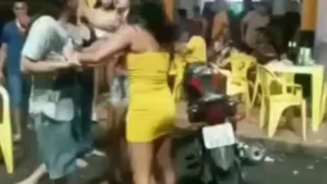 Ciúmes termina em pancadaria e confusão viraliza nas redes sociais. VEJA VÍDEO