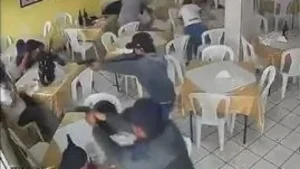 Ataque a tiros em restaurante deixa seis mortos e duas pessoas gravemente feridas. VEJA VÍDEO