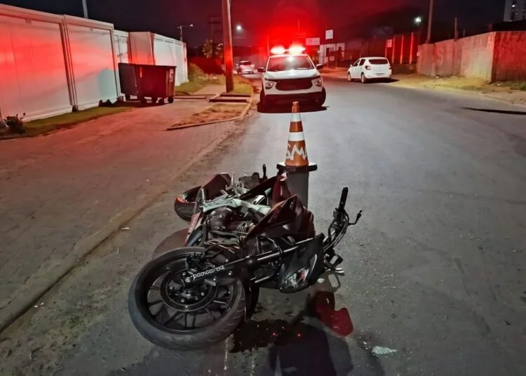 Jovem sofre grave acidente de moto em Ji-Paraná e fica intubada no Hospital Municipal