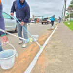 Prefeitura de Ji-Paraná intensifica limpeza e pintura de meio-fio para reforçar segurança e organização urbana