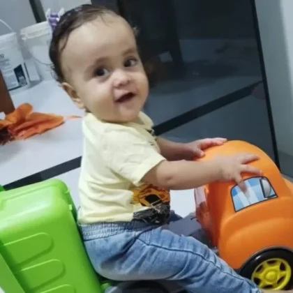 Tragédia: bebê de 1 ano morre afogado em balde dentro de casa