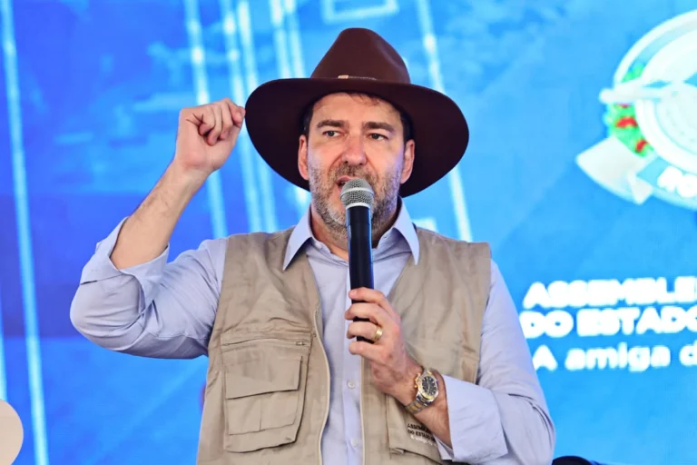 Alex Redano celebra aprovação de projeto que cria programa de regularização ambiental para a região do Umirizal