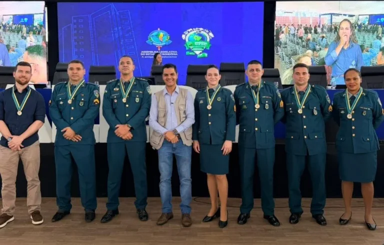 Deputado Cássio Gois homenageia policiais militares do 2º Pelotão de Espigão D’Oeste com Medalha do Mérito Legislativo