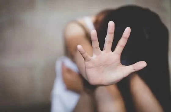 Adolescente denuncia pai por estupros desde os 11 anos