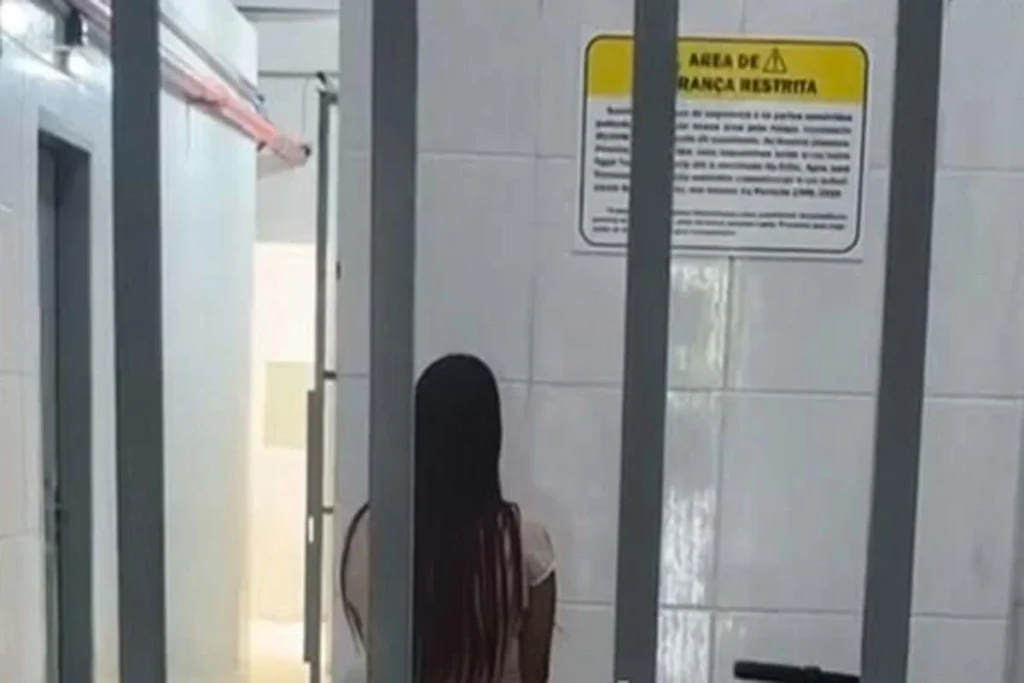 Mulher é presa com 50 porções de drogas no estômago em presídio