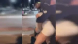 Mulheres saem no tapa, puxam cabelos e transformam bar em ringue de luta. VEJA VÍDEO