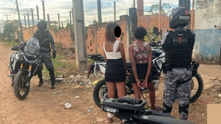 Foragidas são flagradas e detidas em ponto de usuários de drogas