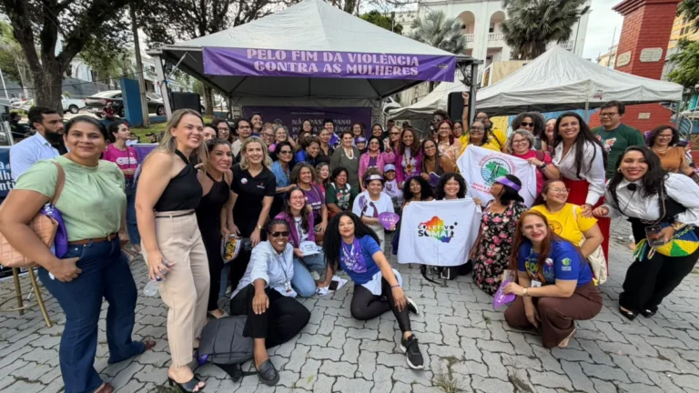 Cláudia de Jesus participa da abertura da Tenda Lilás ao lado da ministra Márcia Lopes