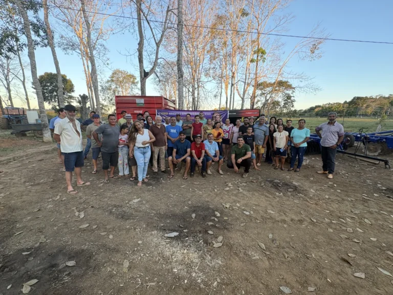 Cláudia de Jesus entrega R$ 328 mil em implementos agrícolas para a ASPRON em Jaru