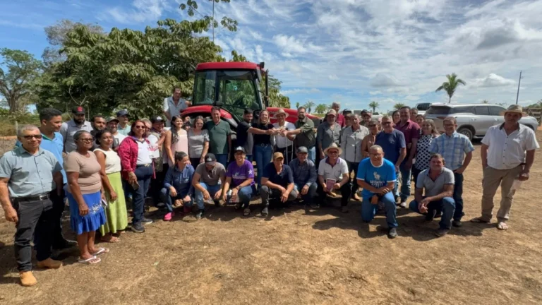 Cláudia de Jesus entrega trator agrícola de R$ 300 mil para fortalecer agricultura familiar em Ji-Paraná