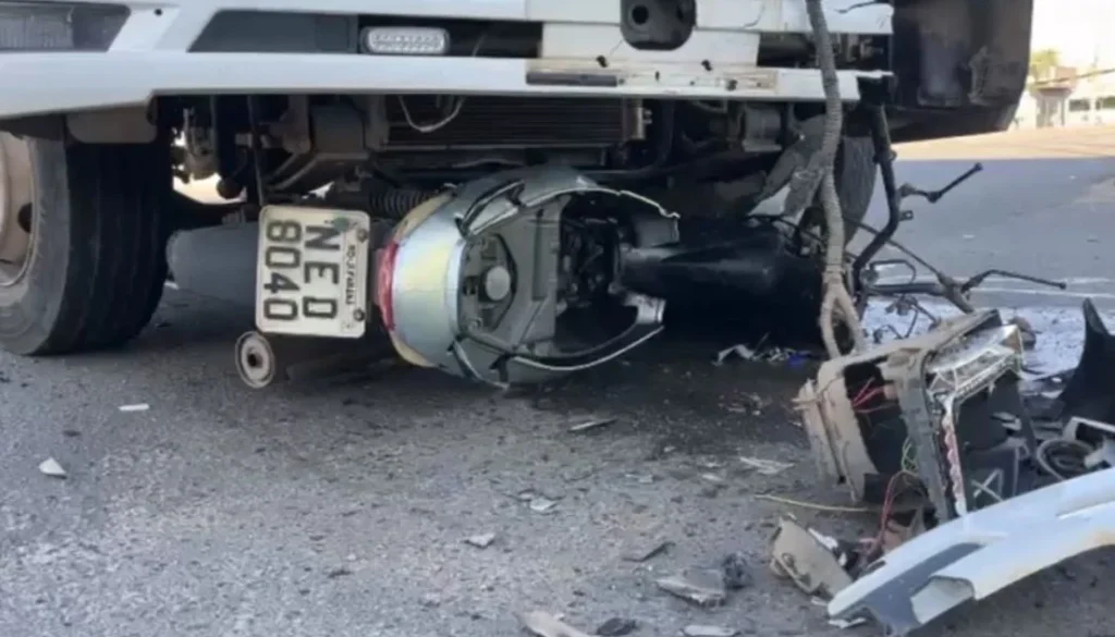 Motociclista fica gravemente ferida após colisão com caminhão em Ji-Paraná