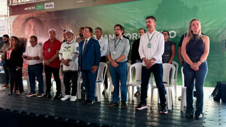 Cláudia de Jesus participa de entrega de títulos do INCRA que fortalece a reforma agrária em Rondônia