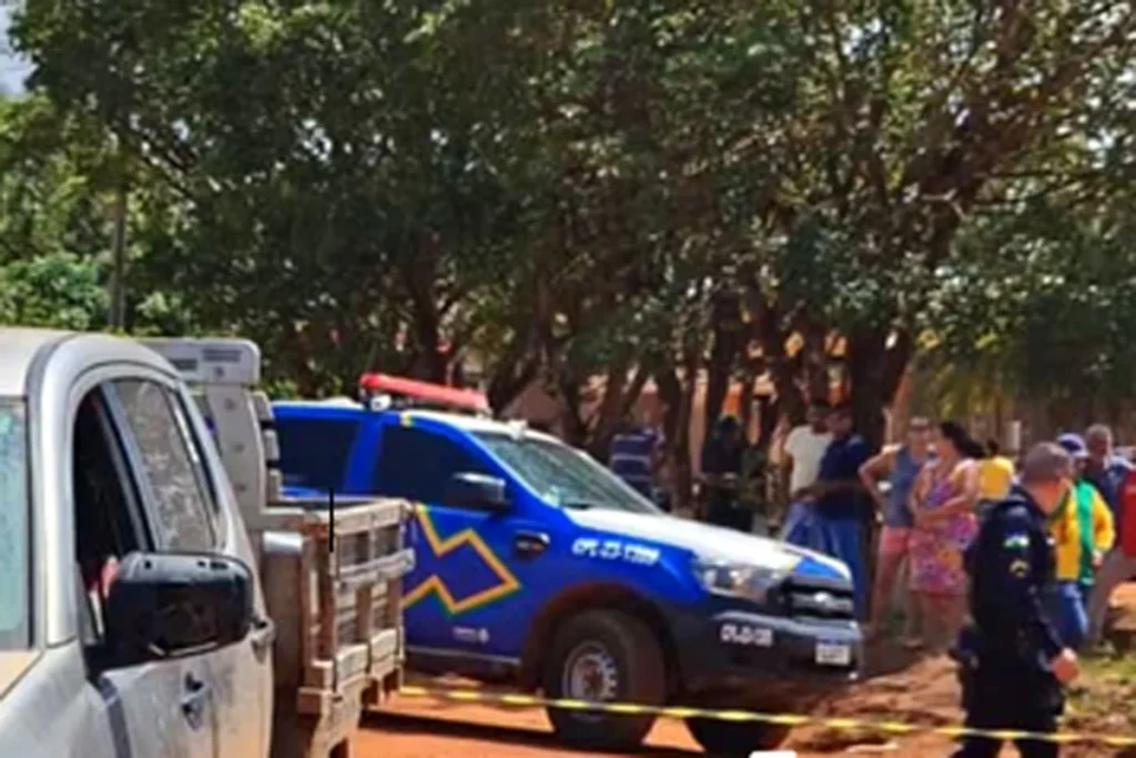 Mulher é atacada a golpes de facão por bandidos encapuzados
