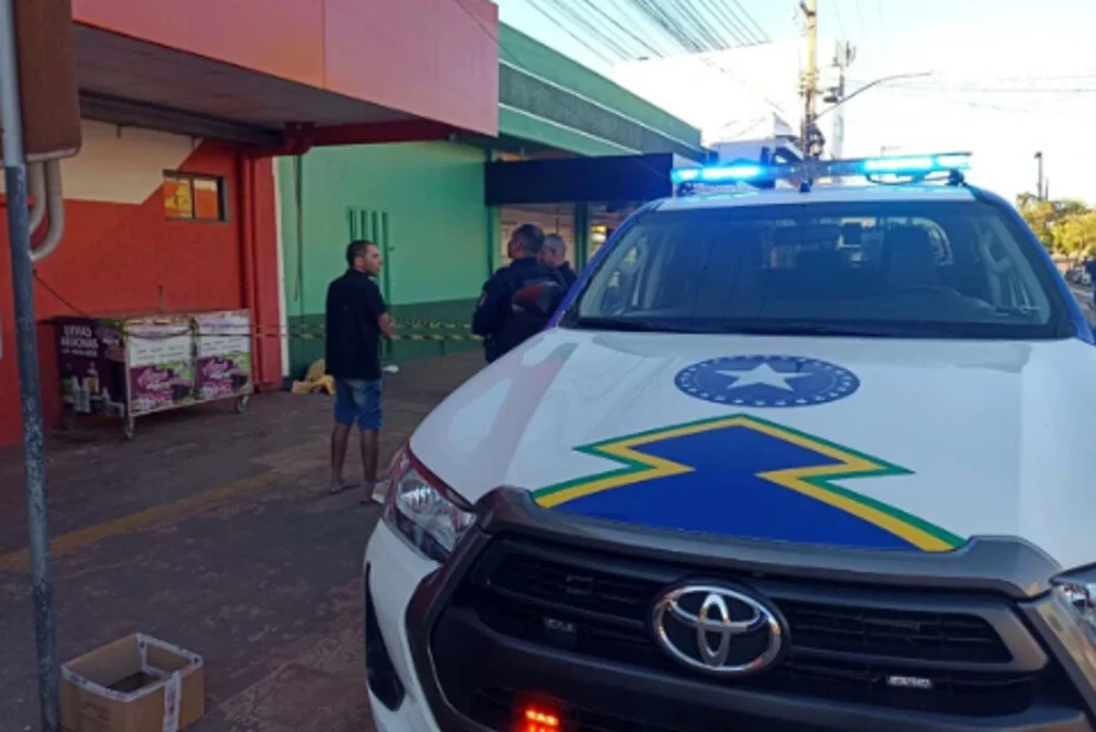 Corpo de mulher é encontrado em calçada no Centro de Rolim de Moura