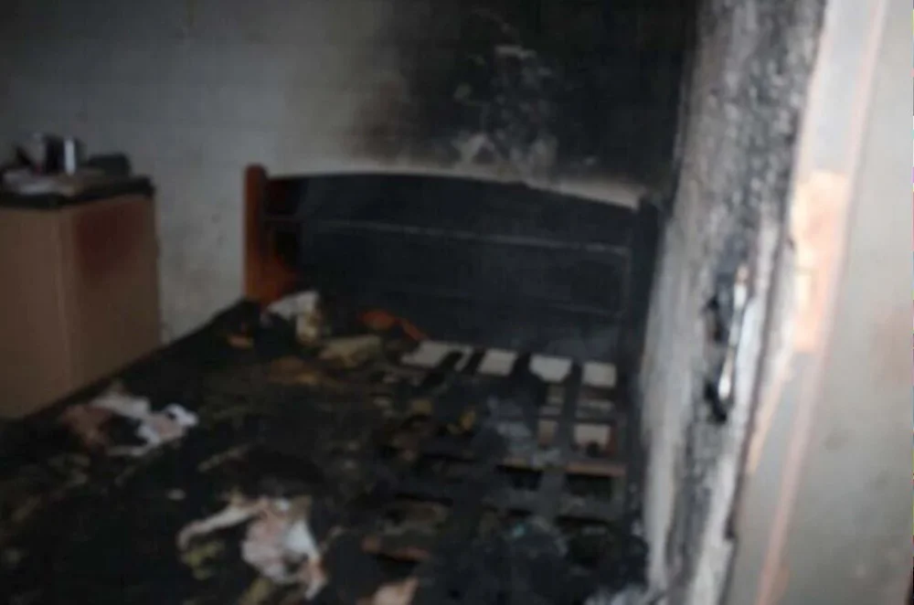 Mulher é presa após incendiar casa com três crianças e moradores dormindo no interior de Rondônia