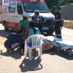 Motociclista fica ferida após colisão com carro em cruzamento de Ji-Paraná