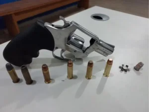 Casal é preso após perseguir e atirar contra homem depois de discussão no trânsito em RO