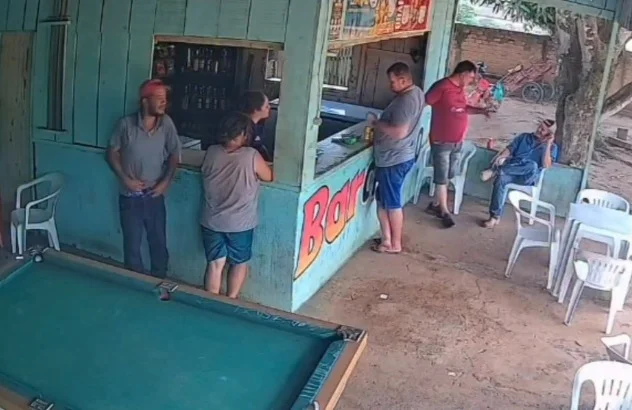 TUDO FILMADO! RECUSOU VOLTAR COM O EX E FOI ESFAQUEADA NO PEITO DENTRO DE BAR