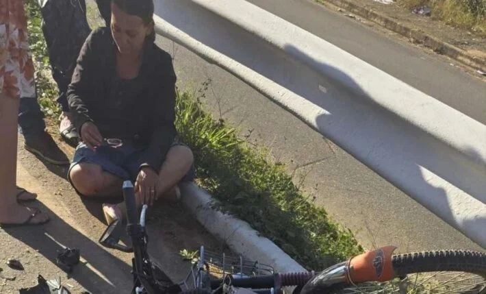 MULHER ESCAPA POR POUCO DE SER ESMAGADA POR CARRETA NA BR-364, EM JI-PARANÁ
