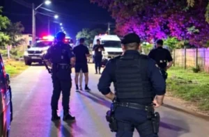 Homem é morto com vários tiros em residência