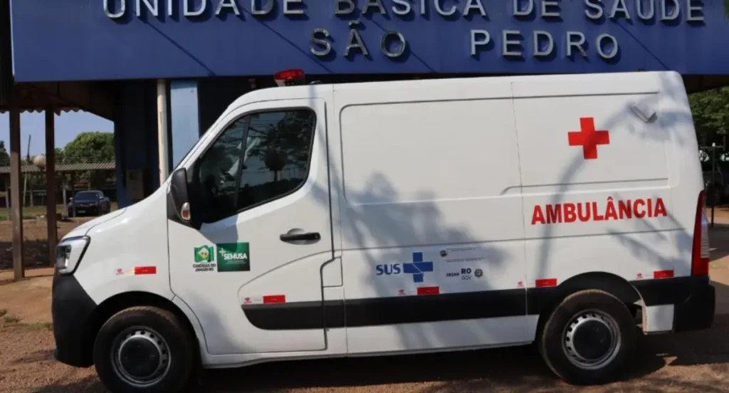 Adolescente furta ambulância, dirige em zigue-zague e é apreendido em RO
