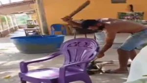 REVOLTA! Homem é flagrado agredindo cachorro e vídeo gera indignação: ‘Vamos compartilhar até chegar às autoridades’. VEJA AS IMAGENS