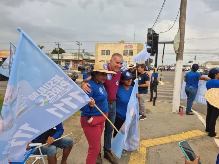 Jesualdo Pires reúne apoiadores em grande bandeiraço no centro de Ji-Paraná