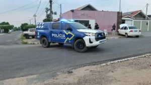 Colisão entre Classic e Tracker deixa mulher ferida em cruzamento de Ji-Paraná