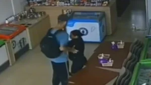 VEJA VÍDEO: Tentativa de estupro em sorveteria termina em morte após reação da funcionária